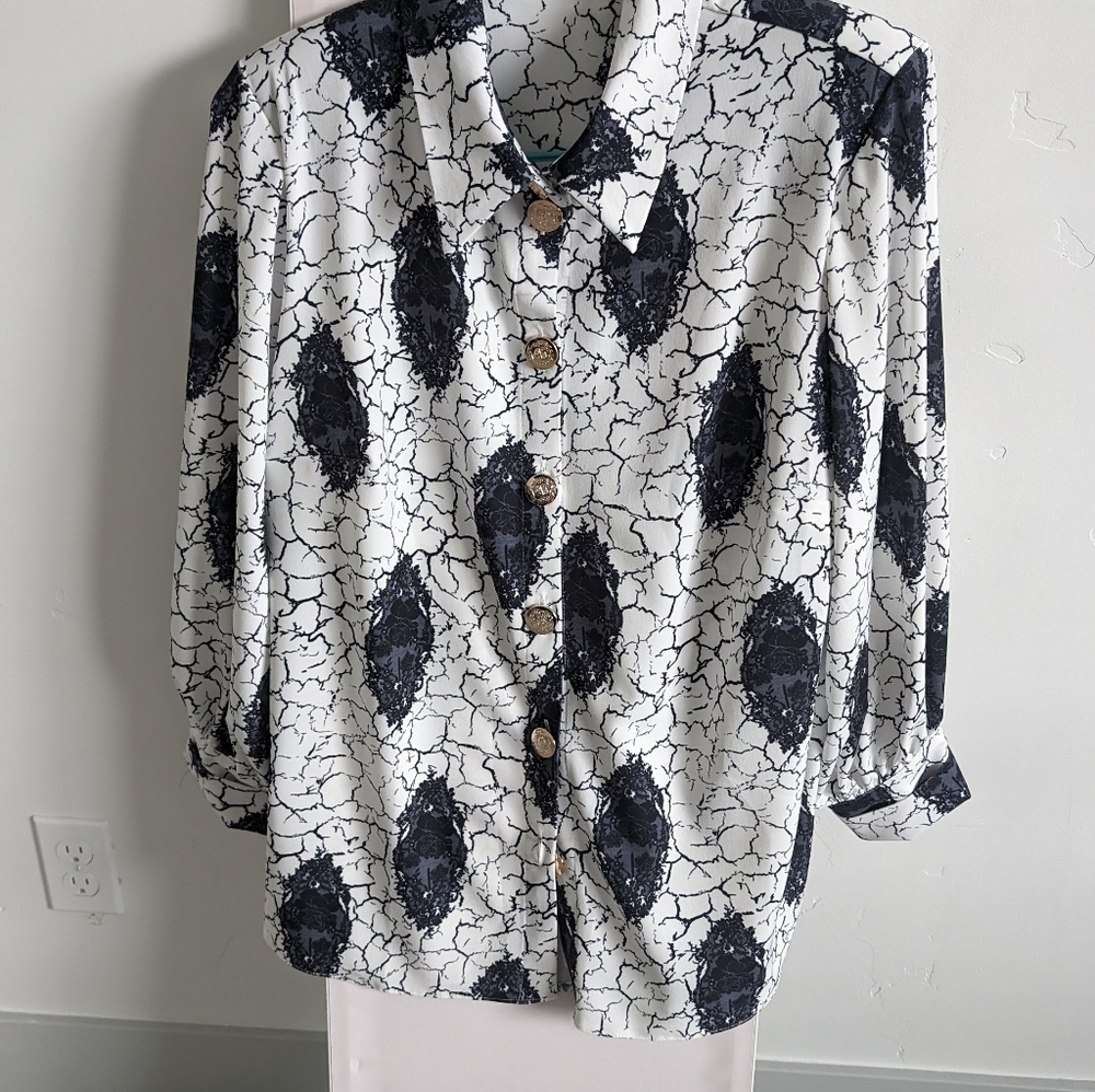 Women's blouse - Picture 2 of 5